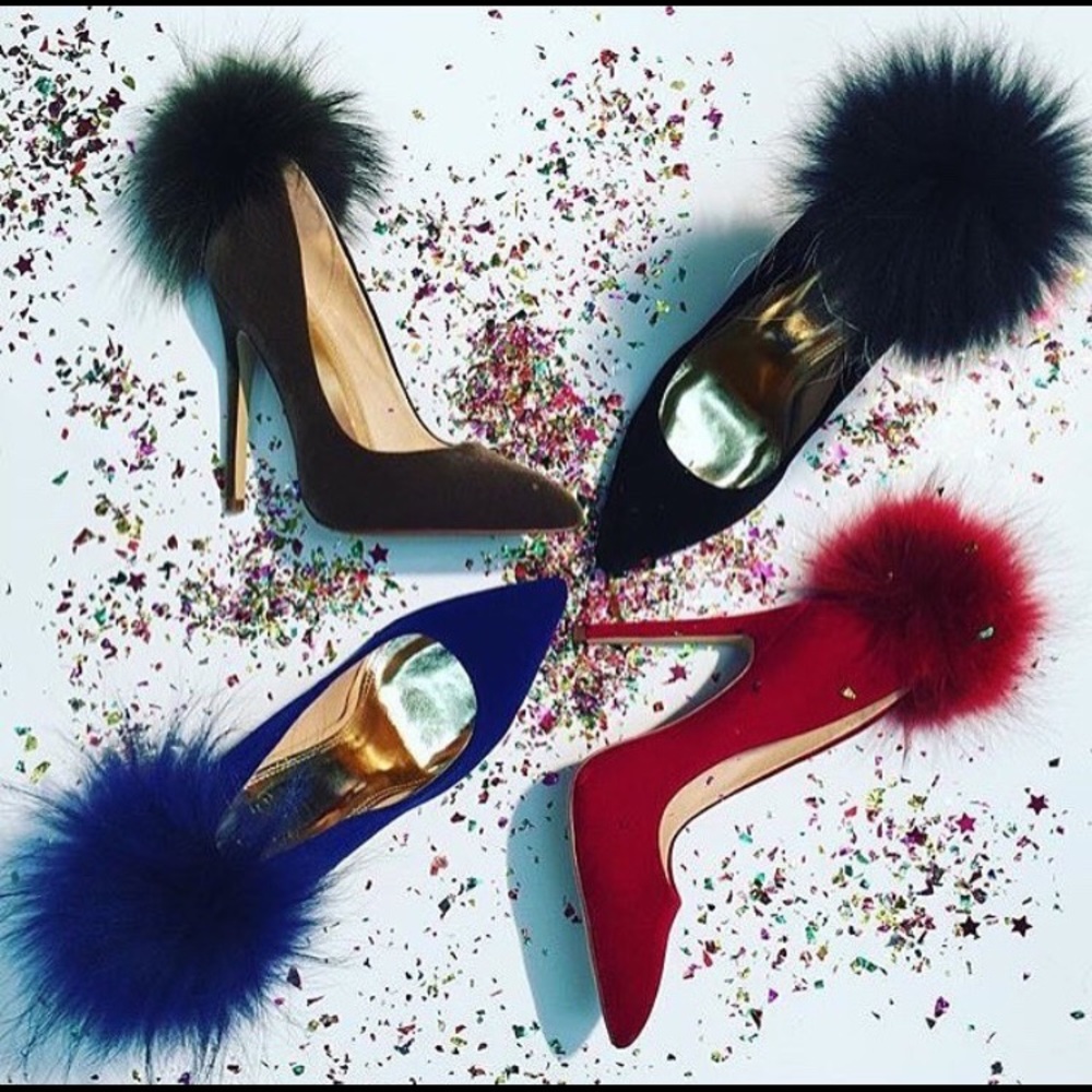 WOMENS OLIVE PUMP WITH FUR PUFF
